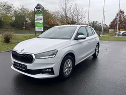 Moonweiss metallic Gebraucht 2024 Skoda Fabia Kleinwagen | 19.990 € (Fairer Preis)