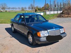 Schwarz Gebraucht 1991 Mercedes E230 Limousine | 9.400 €