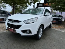 Weiß Gebraucht 2012 Hyundai ix35 Edition SUV | 10.950 € (Etwas zu teuer)