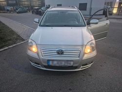 Braun Gebraucht 2004 Toyota Avensis Kombi | 1.390 € (Superpreis)