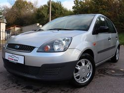 Silber Gebraucht 2005 Ford Fiesta Ambiente Kleinwagen | 2.890 € (Teuer)