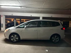 Weiß Gebraucht 2014 Opel Zafira Van / Kleinbus | 5.900 €