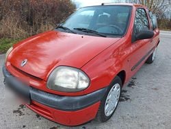Rot Gebraucht 1999 Renault Clio II Limousine | 1.650 € (Fairer Preis)