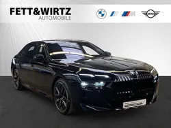 Carbonschwarz metallic Gebraucht 2023 BMW 740 M Sport Limousine | 91.990 € (Fairer Preis)