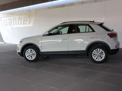 Ascotgrey Gebraucht 2024 VW T-Roc Life SUV | 23.880 € (Guter Preis)