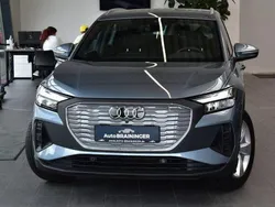 Geysirblau metallic Gebraucht 2023 Audi Q4 e-tron Comfort SUV | 28.950 € (Superpreis)