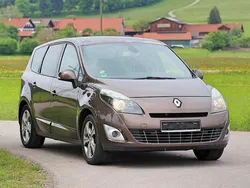 Braun Gebraucht 2010 Renault Mégane GrandTour Kombi | 1.750 €