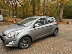 Grau Gebraucht 2013 Hyundai i20 Kleinwagen | 5.300 € (Teuer)