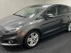 Grau Gebraucht 2016 Ford S-MAX Titanium Van / Kleinbus | 15.500 € (Fairer Preis)