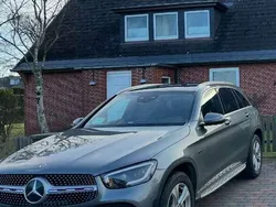 Grau Gebraucht 2021 Mercedes GLC300e SUV | 48.500 €