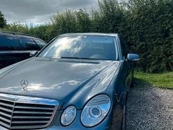 Grau Gebraucht 2009 Mercedes E200 Limousine | 6.000 €