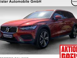 Rot Gebraucht 2023 Volvo V60 CC Plus Kombi | 44.491 € (Teuer)
