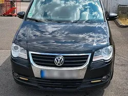 Schwarz Gebraucht 2010 VW Touran Van / Kleinbus | 2.200 € (Fairer Preis)