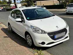 Weiß Gebraucht 2015 Peugeot 208 Kleinwagen | 4.000 € (Fairer Preis)