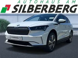Weiß Gebraucht 2024 Skoda Enyaq iV Loft SUV | 34.949 € (Etwas zu teuer)
