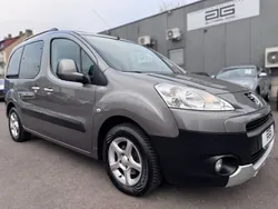 Grau Gebraucht 2010 Peugeot Partner Tepee Van / Kleinbus | 7.900 € (Teuer)