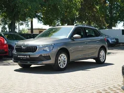 Graphite grau metallic Gebraucht 2024 Skoda Kamiq Selection SUV | 19.889 € (Fairer Preis)
