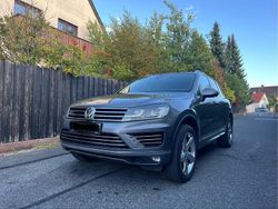Grau Gebraucht 2016 VW Touareg R-line SUV | 22.900 €