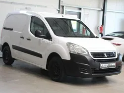 Weiß Gebraucht 2017 Peugeot Partner Comfort Van / Kleinbus | 6.990 € (Fairer Preis)