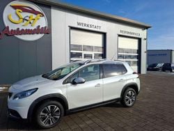 Blanc nacre Gebraucht 2018 Peugeot 2008 Allure SUV | 10.575 € (Fairer Preis)