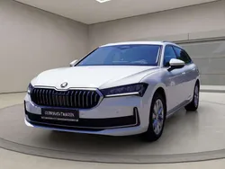 Weiß Gebraucht 2024 Skoda Superb Selection Kombi | 32.450 € (Guter Preis)