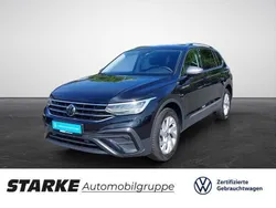 Schwarz (deep black perleffekt) Gebraucht 2023 VW Tiguan Allspace Life SUV | 34.650 € (Guter Preis)