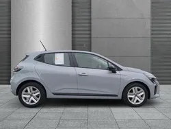 Grau Gebraucht 2025 Renault Clio V Evolution | 18.989 € (Guter Preis)