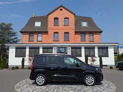 Schwarz Gebraucht 2021 Opel Combo Life Ultimate Van / Kleinbus | 16.950 € (Etwas zu teuer)