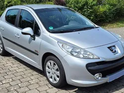 Silber Gebraucht 2009 Peugeot 207 Tendance Limousine | 2.600 € (Fairer Preis)