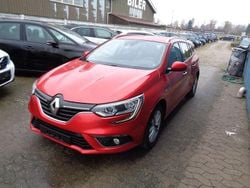 Rot Gebraucht 2018 Renault Mégane IV Experience Limousine | 6.300 € (Teuer)