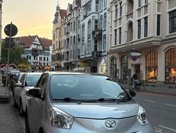 Silber Gebraucht 2012 Toyota iQ Kleinwagen | 10.000 € (Etwas zu teuer)