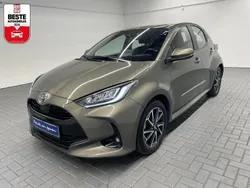 Bronze (oxidebronzemet.) Gebraucht 2020 Toyota Yaris Club Limousine | 16.980 € (Etwas zu teuer)