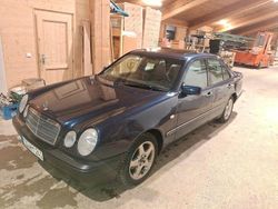 Blau Gebraucht 1998 Mercedes E240 Elegance Limousine | 3.500 € (Etwas zu teuer)