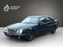 Blau Gebraucht 2001 Mercedes E240 Classic Limousine | 750 € (Superpreis)