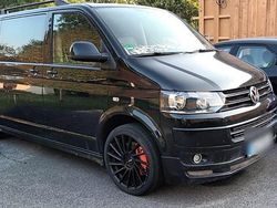 Schwarz Gebraucht 2015 VW Caravelle Van / Kleinbus | 27.000 €