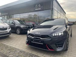 Grau Gebraucht 2024 Kia ProCeed GT Kleinwagen | 29.900 € (Fairer Preis)