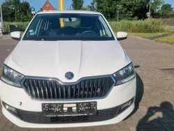 Weiß Gebraucht 2018 Skoda Fabia Kleinwagen | 7.300 € (Fairer Preis)