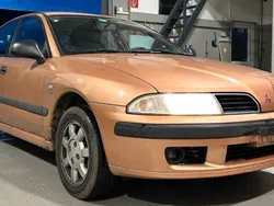 Gold Gebraucht 2001 Mitsubishi Carisma Comfort Edition Limousine | 699 € (Guter Preis)