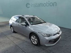Grau Gebraucht 2024 VW Golf VIII Life Kombi | 28.327 € (Fairer Preis)