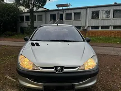 Grau Gebraucht 2001 Peugeot 206 Kleinwagen | 1.500 €