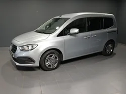 Helvinsilber metallic Gebraucht 2024 Mercedes T180 Style Van / Kleinbus | 26.470 € (Fairer Preis)