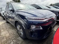 Blau stellar blue / chalk white roo / met Gebraucht 2021 Hyundai Kona Premium SUV | 20.000 € (Guter Preis)