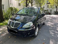 Schwarz Gebraucht 2010 Lancia Musa Van / Kleinbus | 2.950 € (Etwas zu teuer)