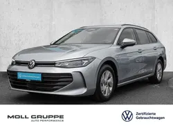 Oyster silver (metallic) Gebraucht 2024 VW Passat Kombi | 31.840 € (Superpreis)