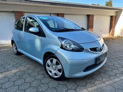 Blau Gebraucht 2005 Toyota Aygo City Kleinwagen | 3.990 €