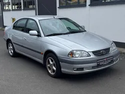 Grau Gebraucht 2002 Toyota Avensis Limousine | 1.980 € (Fairer Preis)