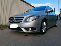 Silber Gebraucht 2011 Mercedes B180 Van / Kleinbus | 6.900 €