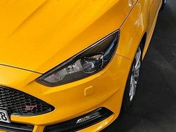 Gelb Gebraucht 2016 Ford Focus ST Kombi | 16.000 € (Etwas zu teuer)