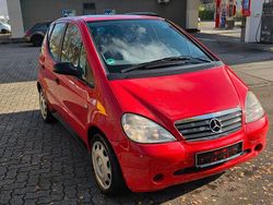 Rot Gebraucht 1998 Mercedes A140 Classic Van / Kleinbus | 1.990 € (Teuer)