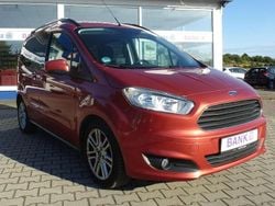 Orangerot metallic Gebraucht 2017 Ford Tourneo Courier Titanium Van / Kleinbus | 9.990 € (Guter Preis)